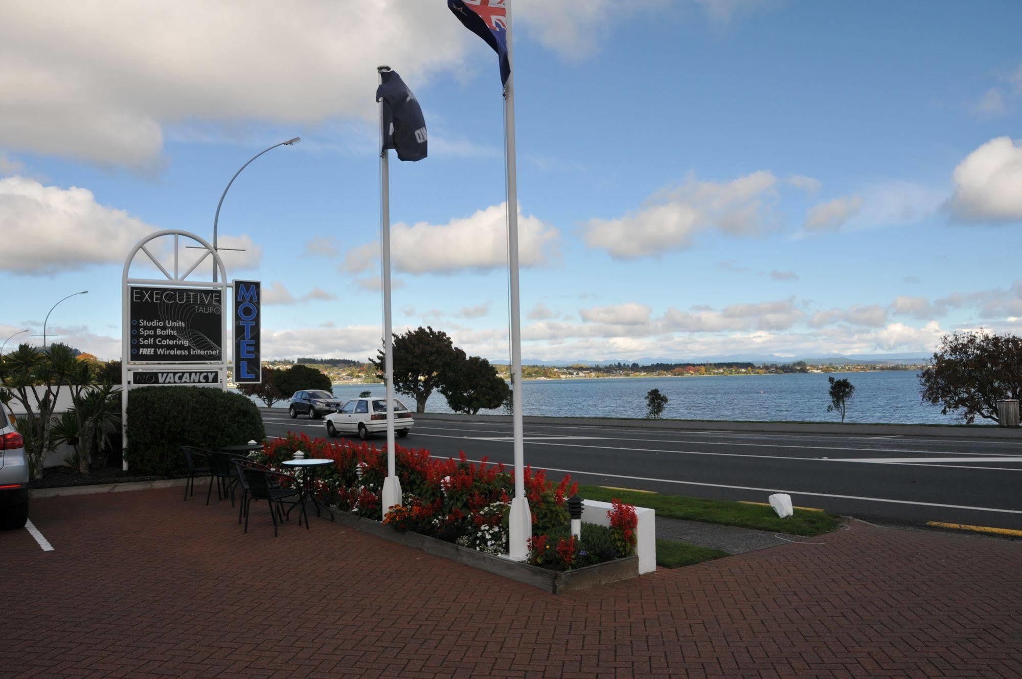 Lakeside Taupo Motel Экстерьер фото
